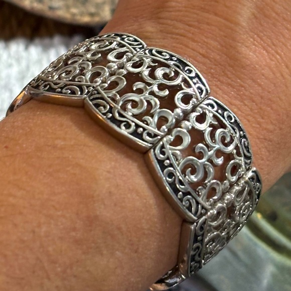 Gorgeous Filigree wide Silver & black cuff stretch bracelet, classic statement - Picture 2 of 4